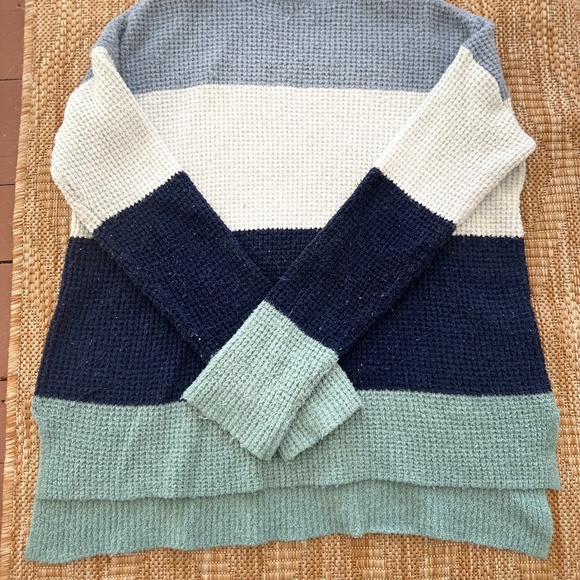 Size Small Blue & White Sweater - Picture 2 of 4